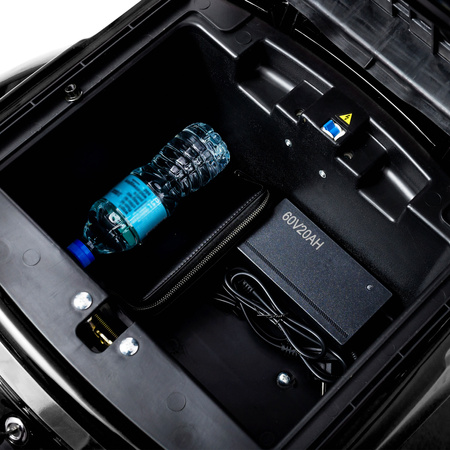 Skuter elektryczny dla seniora trójkołowy z dachem eVOYAGER BN022 - Czarny